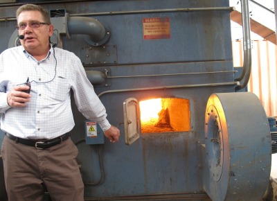 6678_bill_martens_of_bluewater_greenhouses_and_the_firebox_on_their_biomass_boiler